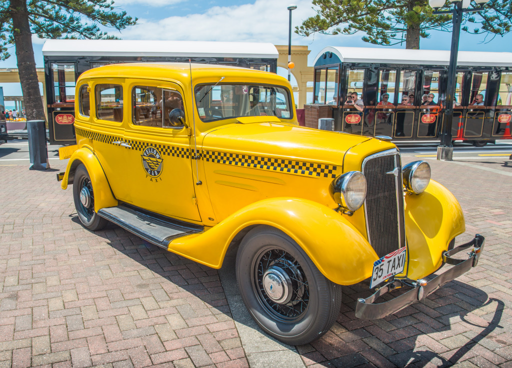 Classic Cars in Napier, New Zealand jigsaw puzzle in Cars & Bikes puzzles on TheJigsawPuzzles.com