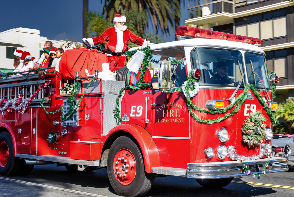 Santa Monica, Christmas Parade jigsaw puzzle in Puzzle of the Day puzzles on TheJigsawPuzzles.com
