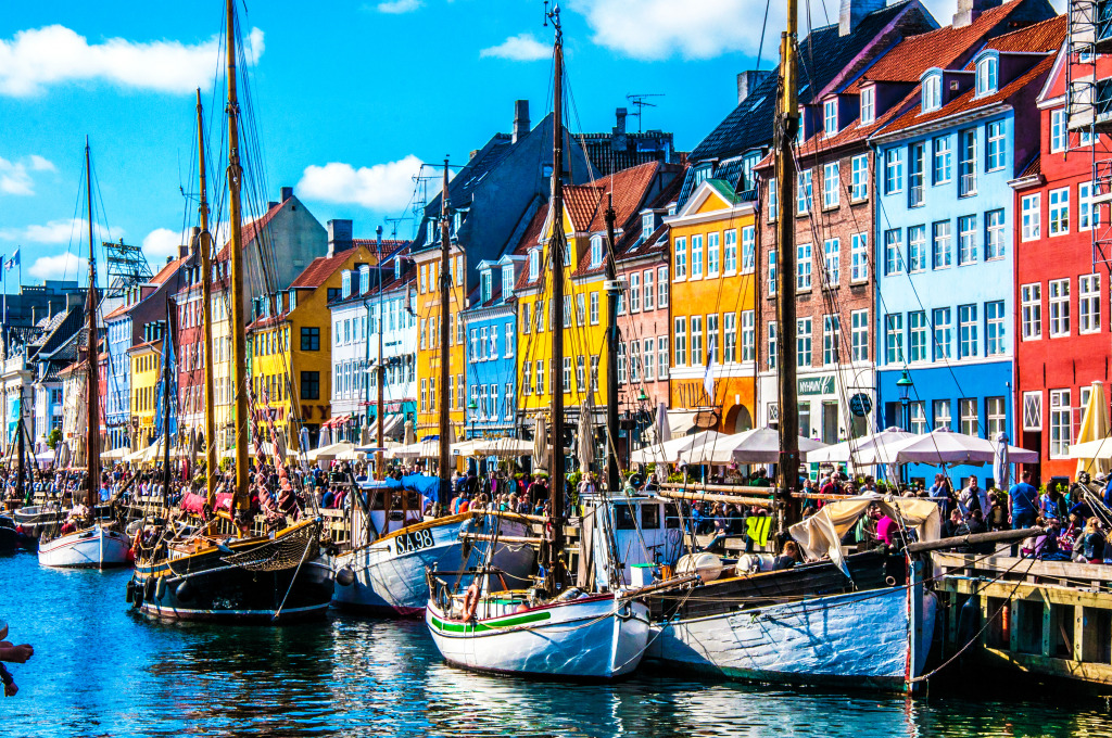 Waterfront of Nyhavn, Copenhagen, Denmark jigsaw puzzle in Street View puzzles on TheJigsawPuzzles.com