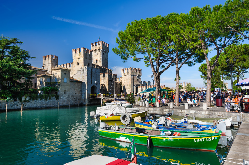 Castle Scaliger, Sirmione, Italy jigsaw puzzle in Castles puzzles on TheJigsawPuzzles.com