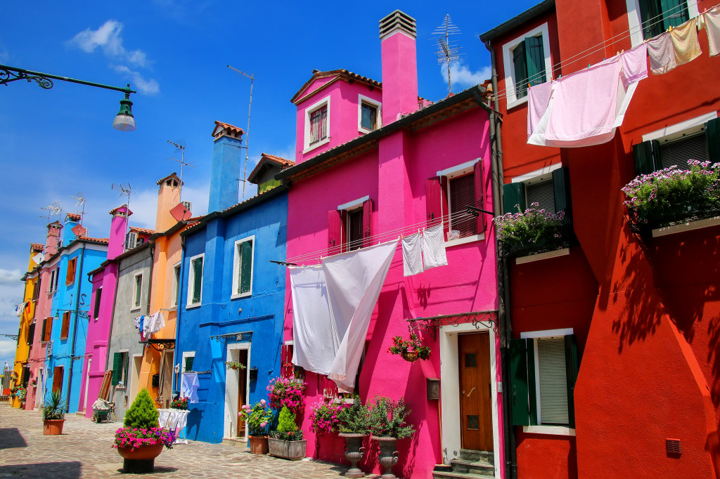 Colorful Houses in Burano, Venice jigsaw puzzle in Street View puzzles on TheJigsawPuzzles.com