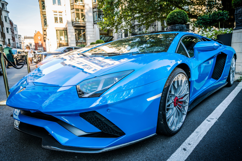 Lamborghini Aventador SV in London jigsaw puzzle in Cars & Bikes puzzles on TheJigsawPuzzles.com