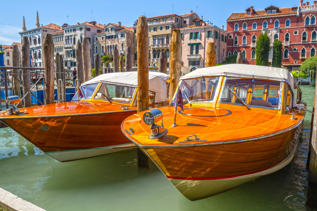 Boats at the Pier in Venice jigsaw puzzle in Puzzle of the Day puzzles on TheJigsawPuzzles.com