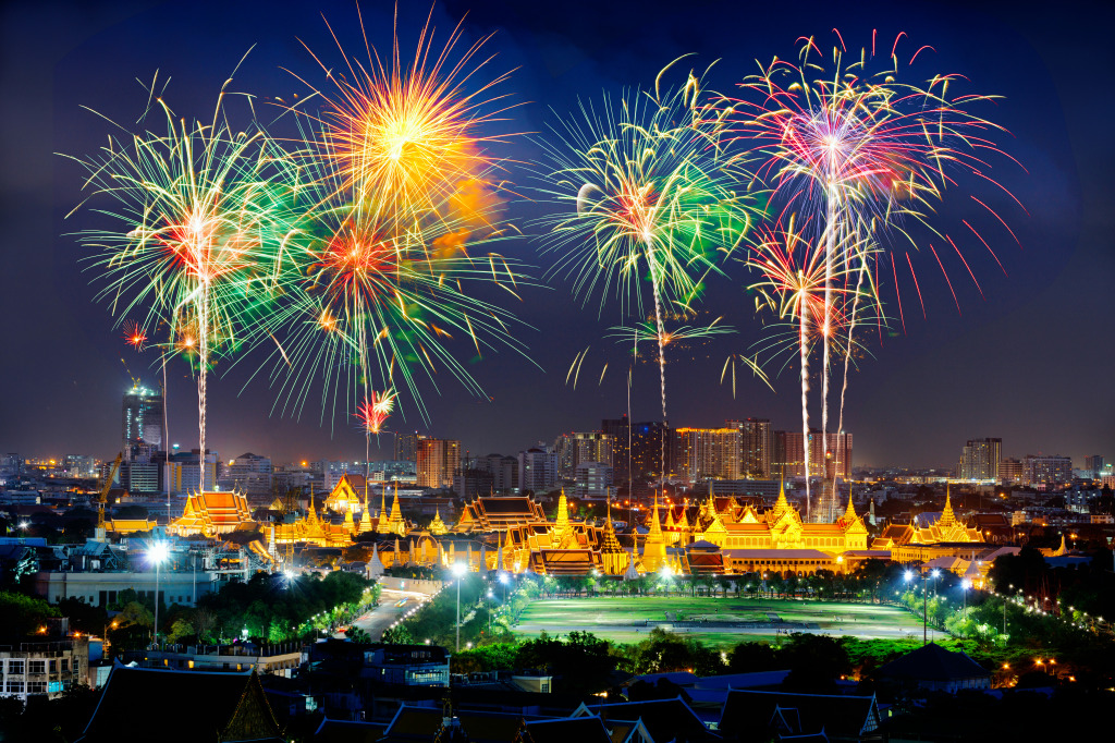 Grand Palace and Emerald Buddha Temple, Bangkok jigsaw puzzle in Castles puzzles on TheJigsawPuzzles.com