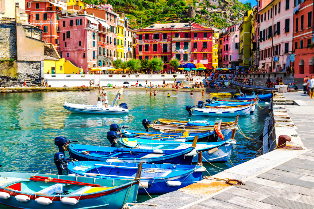 Vernazza Village, Cinque Terre, Italy jigsaw puzzle in Puzzle of the Day puzzles on TheJigsawPuzzles.com