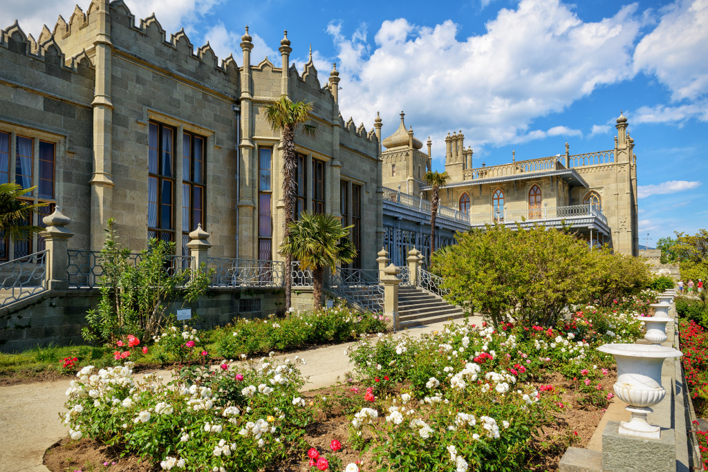 Vorontsov Palace, Alupka, Crimea jigsaw puzzle in Castles puzzles on TheJigsawPuzzles.com