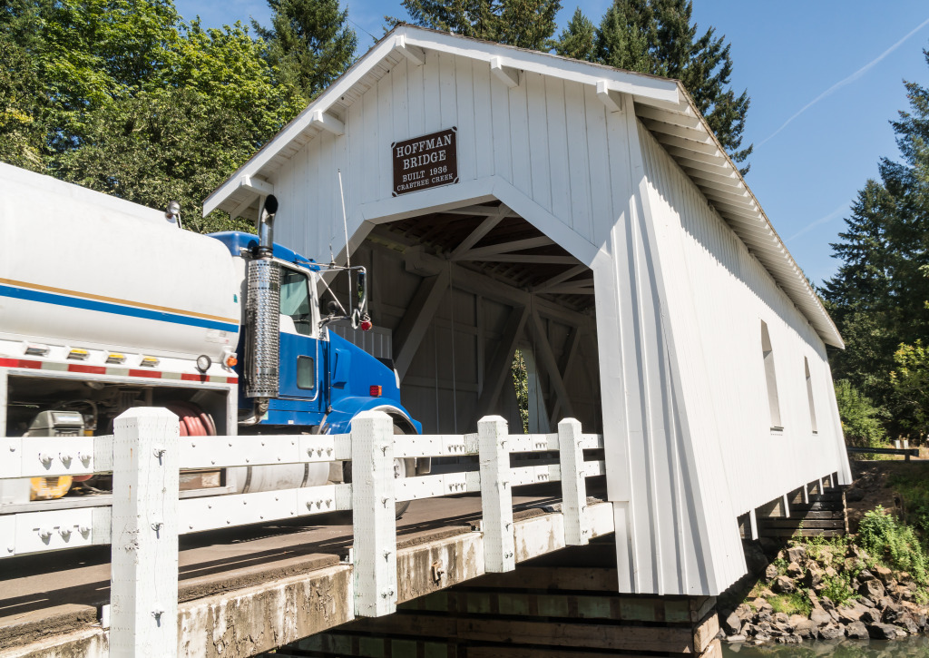 Truck Going Through a Covered Bridge jigsaw puzzle in Bridges puzzles on TheJigsawPuzzles.com