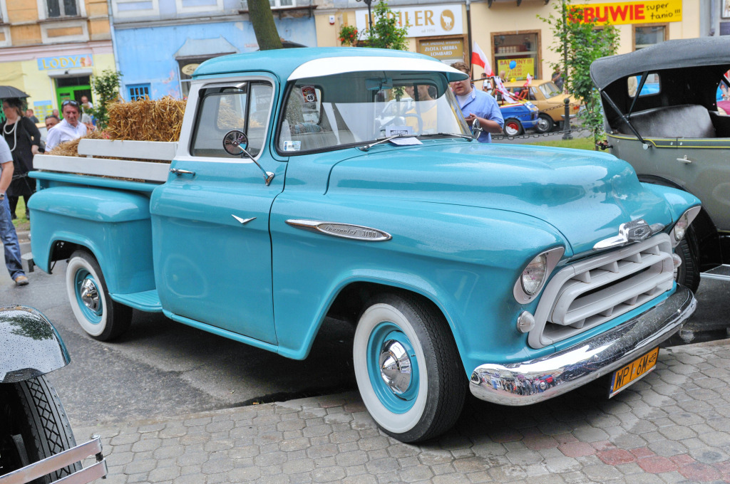 Chevrolet 3100 jigsaw puzzle in Cars & Bikes puzzles on TheJigsawPuzzles.com