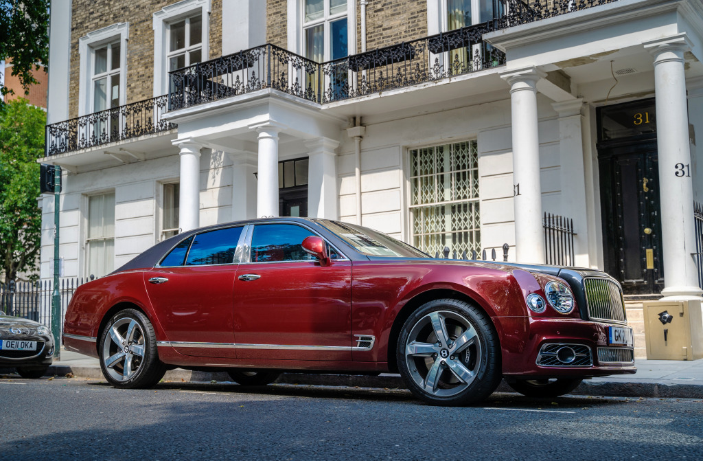 Bentley Mulsanne in Knightsbridge, London jigsaw puzzle in Cars & Bikes puzzles on TheJigsawPuzzles.com