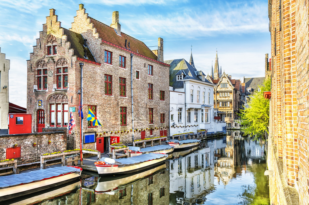 Canals in Bruges, Belgium jigsaw puzzle in Street View puzzles on TheJigsawPuzzles.com