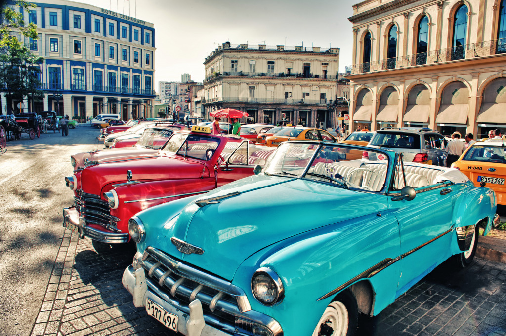 Classic American Cars in Havana, Cuba jigsaw puzzle in Cars & Bikes puzzles on TheJigsawPuzzles.com