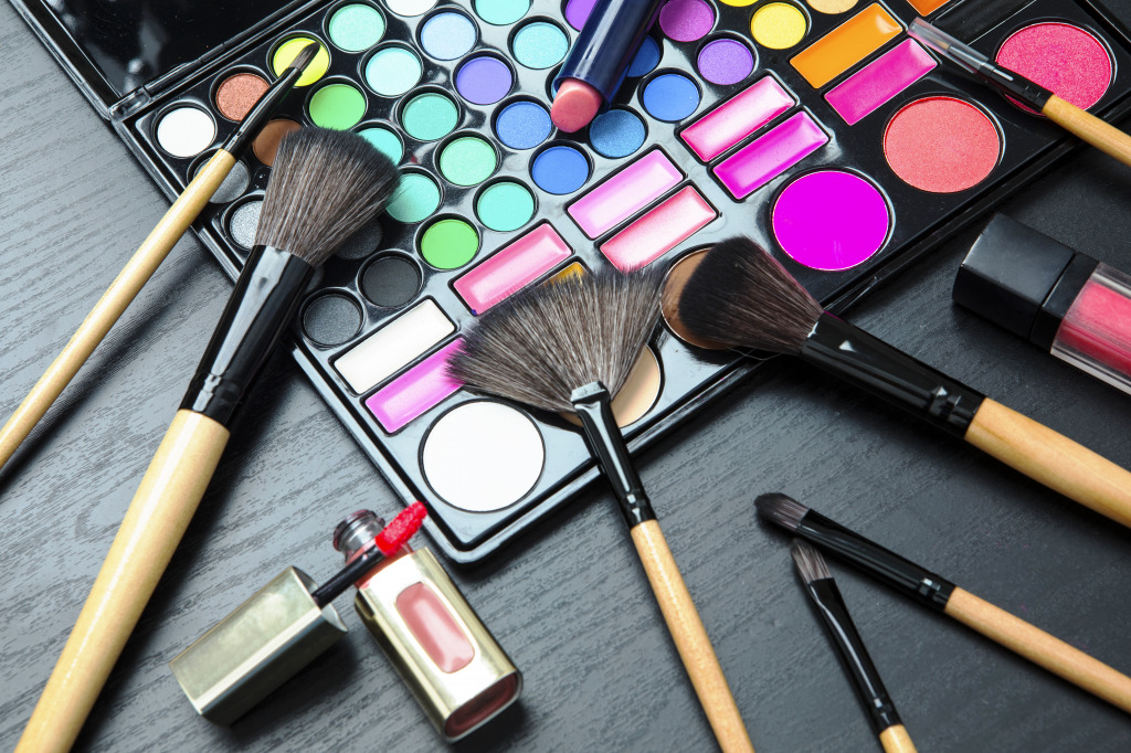 Professional Make Up Kit jigsaw puzzle in Macro puzzles on TheJigsawPuzzles.com