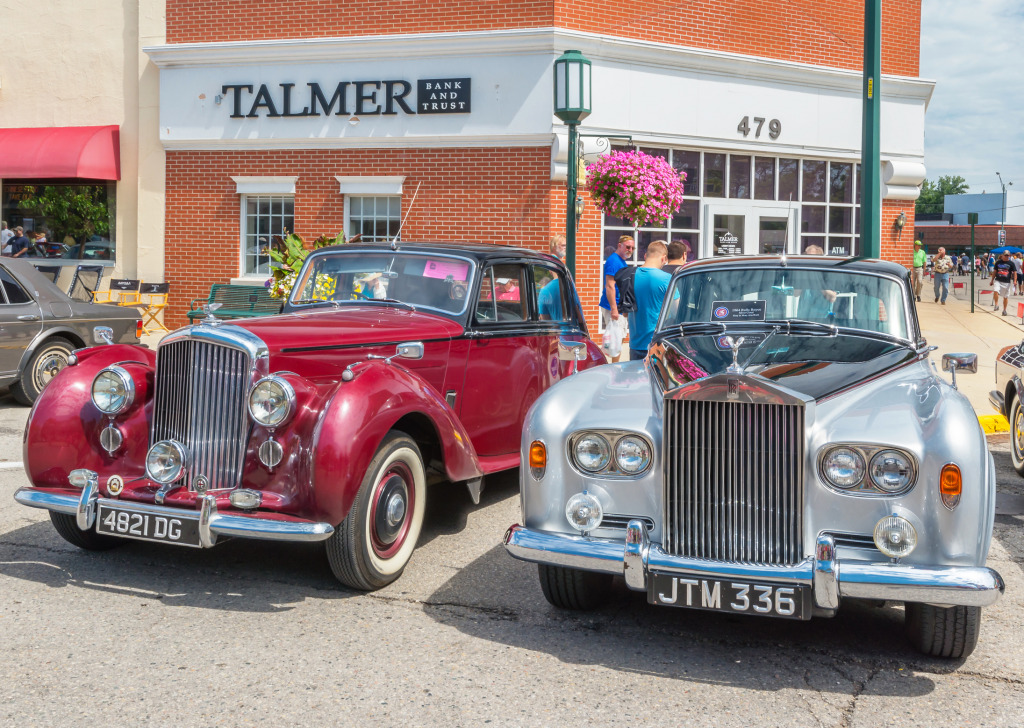 Rolls Royce at the Woodward Dream Cruise jigsaw puzzle in Cars & Bikes puzzles on TheJigsawPuzzles.com