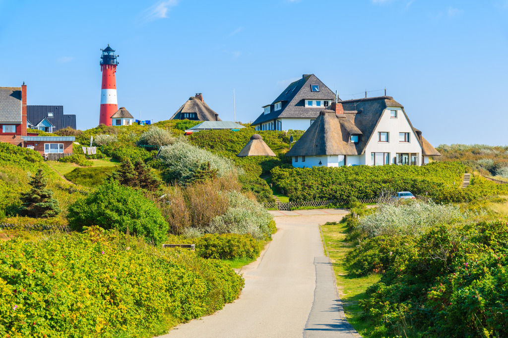Lighthouse on Sylt Island, Germany jigsaw puzzle in Great Sightings puzzles on TheJigsawPuzzles.com