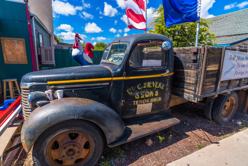 Route 66, Seligman, Arizona jigsaw puzzle in Cars & Bikes puzzles on TheJigsawPuzzles.com