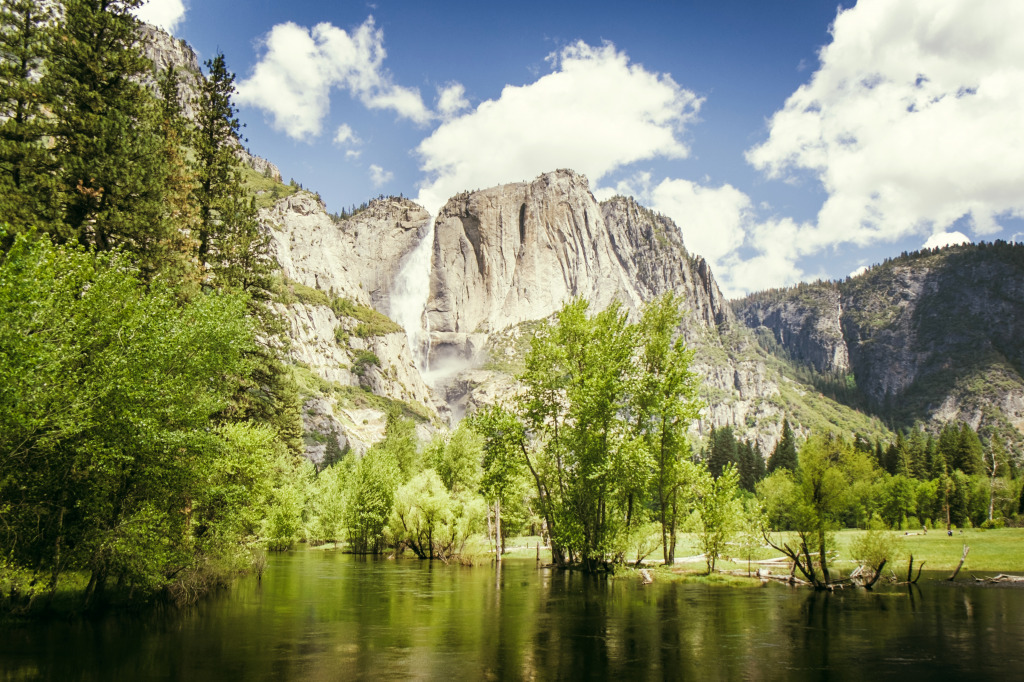 Upper Yosemite Falls jigsaw puzzle in Waterfalls puzzles on TheJigsawPuzzles.com