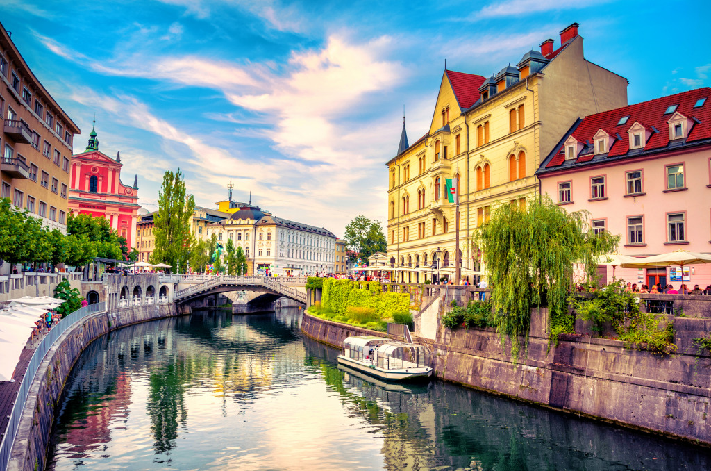 Ljubljana Old Town, Slovenia jigsaw puzzle in Bridges puzzles on TheJigsawPuzzles.com