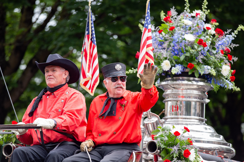 Grand Floral Parade, Portland OR jigsaw puzzle in People puzzles on TheJigsawPuzzles.com