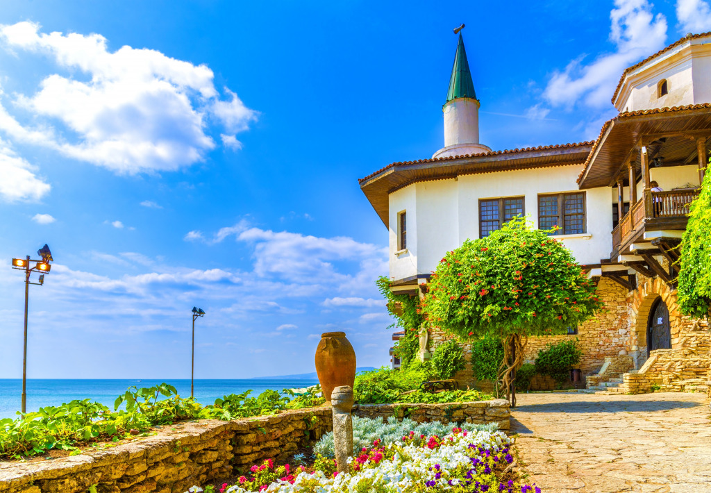 Balchik Palace, Bulgarian Black Sea Coast jigsaw puzzle in Castles puzzles on TheJigsawPuzzles.com