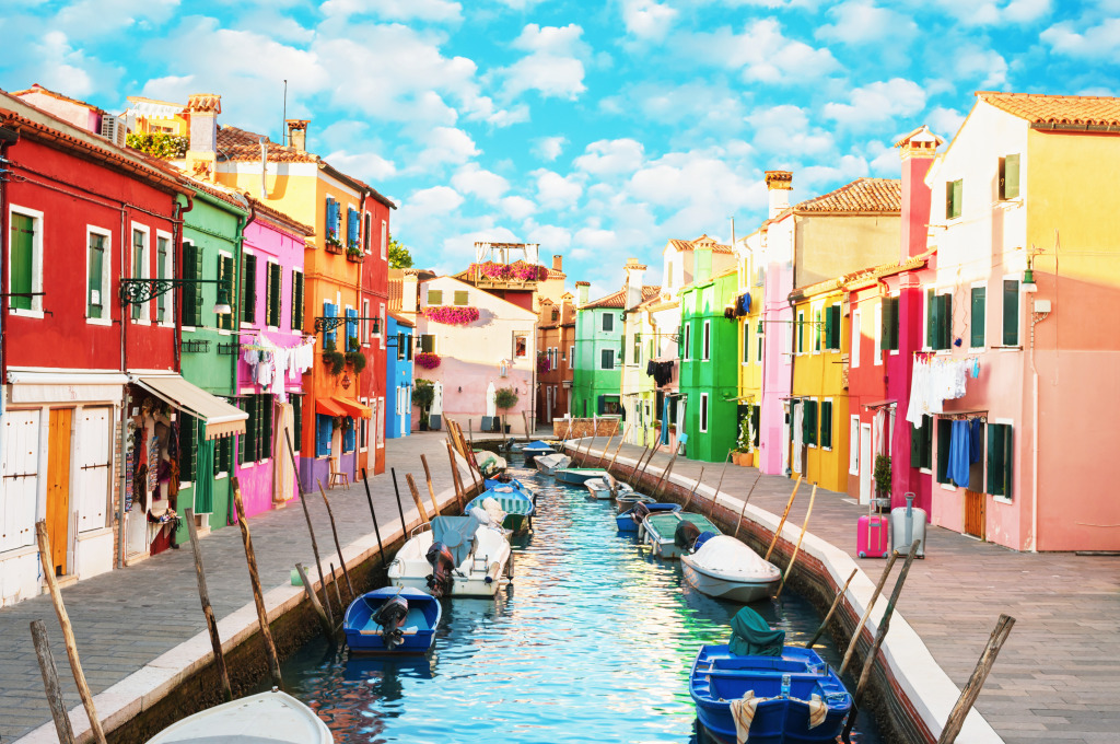 Narrow Canal in Burano, Italy jigsaw puzzle in Street View puzzles on TheJigsawPuzzles.com