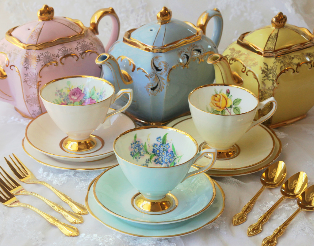 Vintage Teapots and Tea Cups jigsaw puzzle in Macro puzzles on TheJigsawPuzzles.com