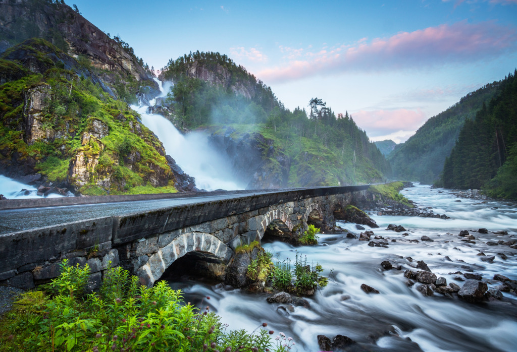 Latefossen Waterfall, Norway jigsaw puzzle in Waterfalls puzzles on TheJigsawPuzzles.com