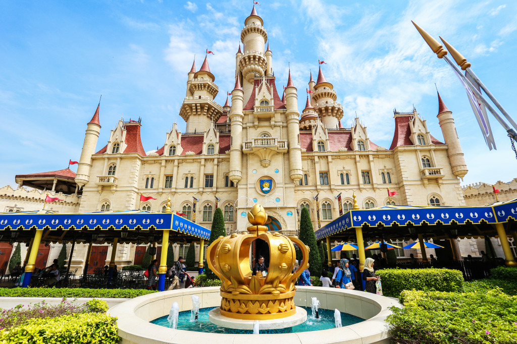 Universal Studios Singapore jigsaw puzzle in Castles puzzles on TheJigsawPuzzles.com