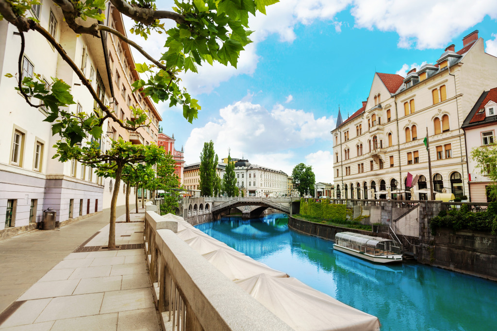 Ljubljanica River Embankment, Slovenia jigsaw puzzle in Bridges puzzles on TheJigsawPuzzles.com