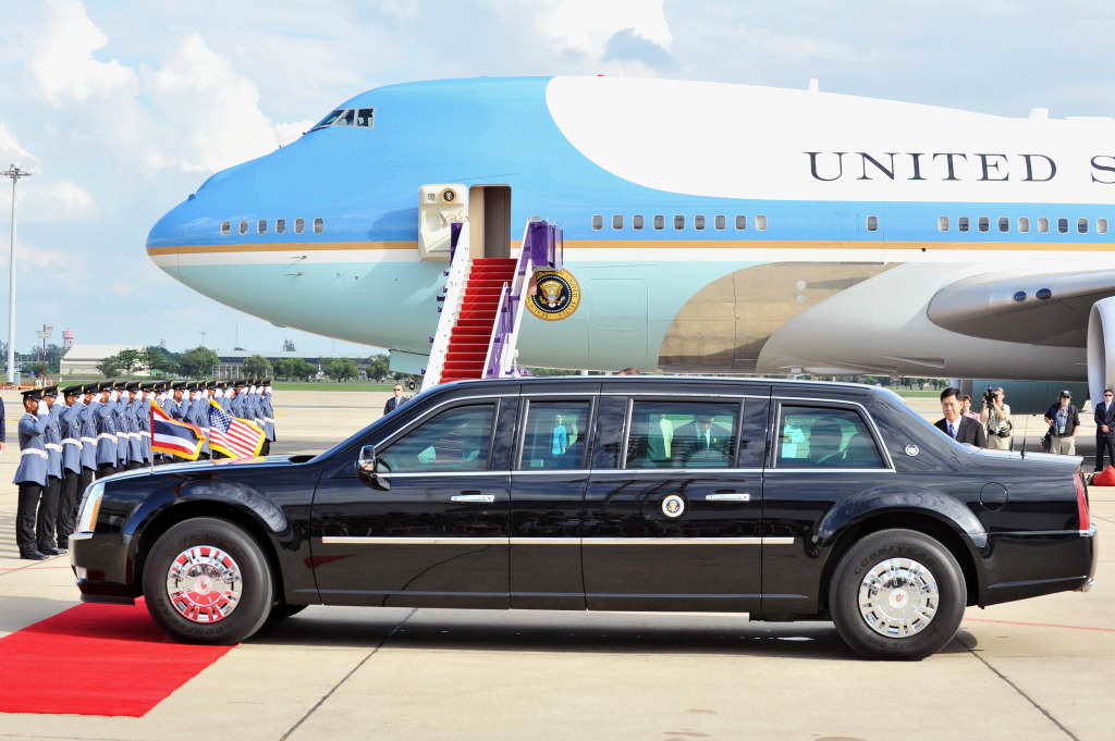US Presidential State Car by Air Force One jigsaw puzzle in Cars & Bikes puzzles on TheJigsawPuzzles.com