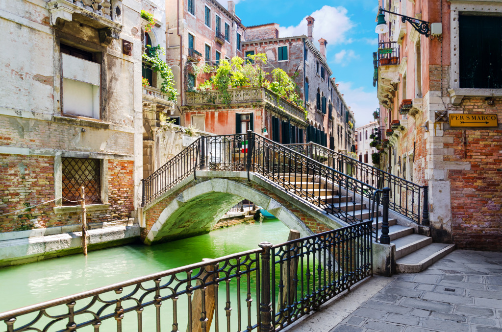 Narrow Canal in Venice jigsaw puzzle in Bridges puzzles on TheJigsawPuzzles.com