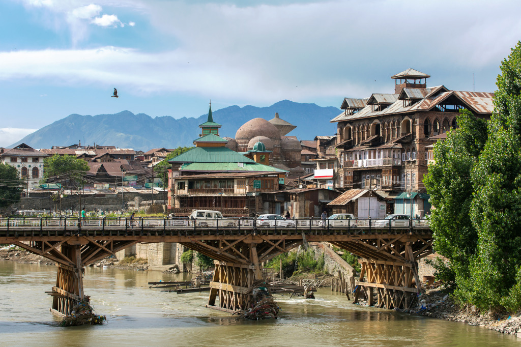 Srinagar Old Town, India jigsaw puzzle in Bridges puzzles on TheJigsawPuzzles.com