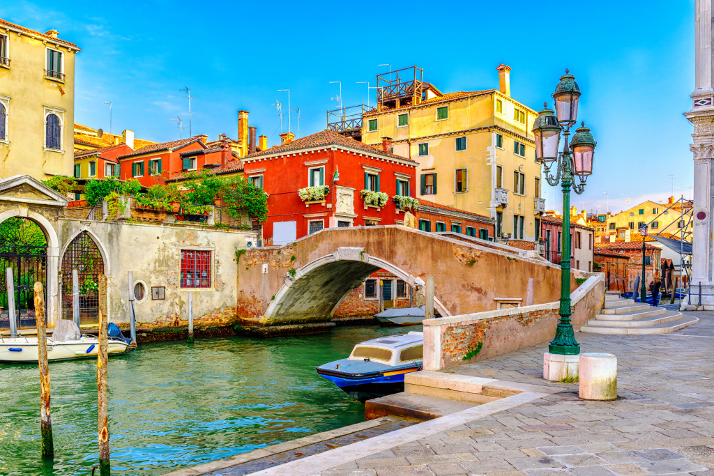 Narrow Canal in Venice jigsaw puzzle in Puzzle of the Day puzzles on TheJigsawPuzzles.com