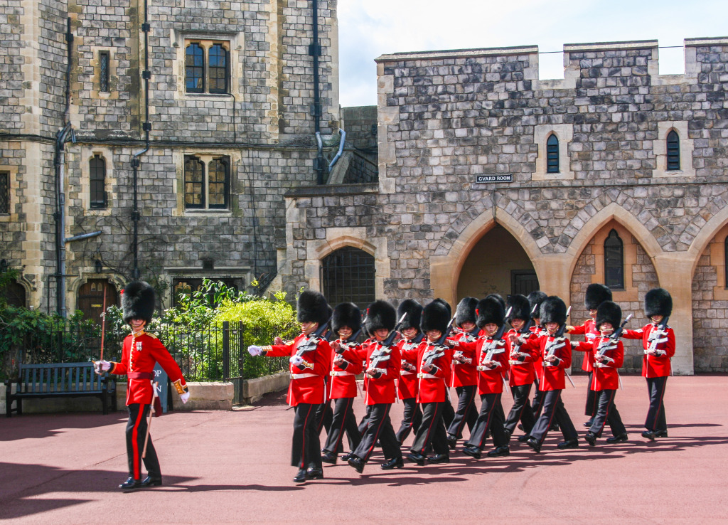 Changing Guard Ceremony in Windsor Castle jigsaw puzzle in Castles puzzles on TheJigsawPuzzles.com