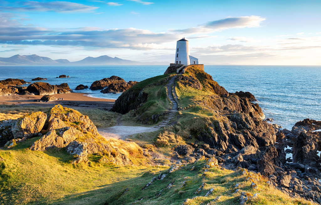 Llanddwyn Island Lighthouse, Wales jigsaw puzzle in Great Sightings puzzles on TheJigsawPuzzles.com