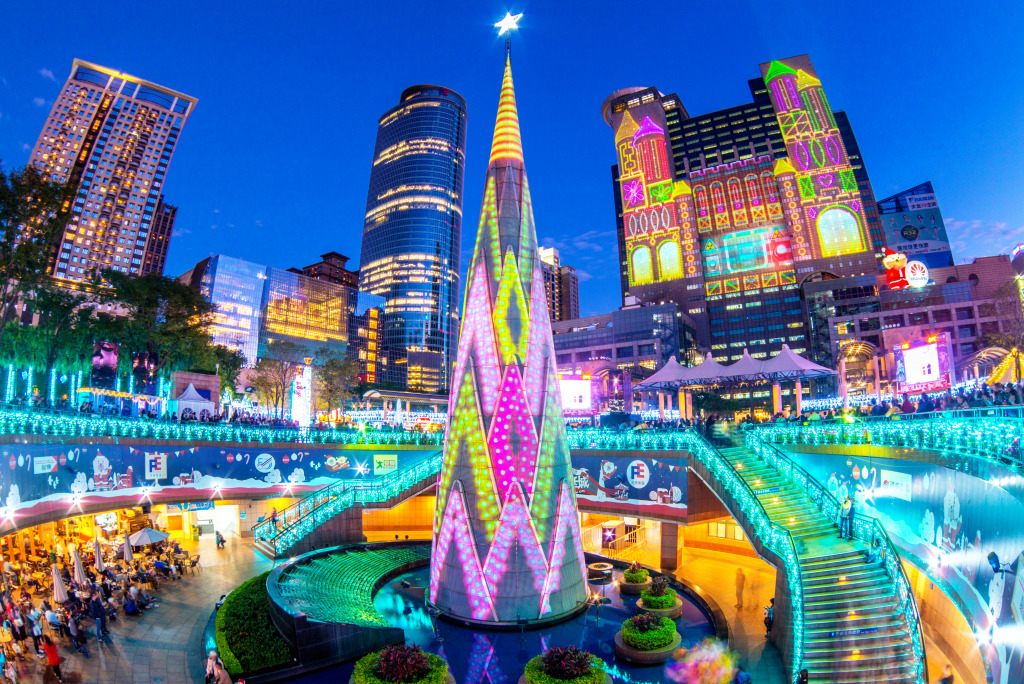 Giant Christmas Tree in Taipei, Taiwan jigsaw puzzle in Street View puzzles on TheJigsawPuzzles.com