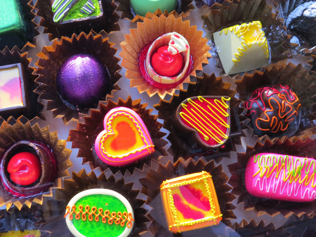 Colorful Chocolates jigsaw puzzle in Food & Bakery puzzles on TheJigsawPuzzles.com