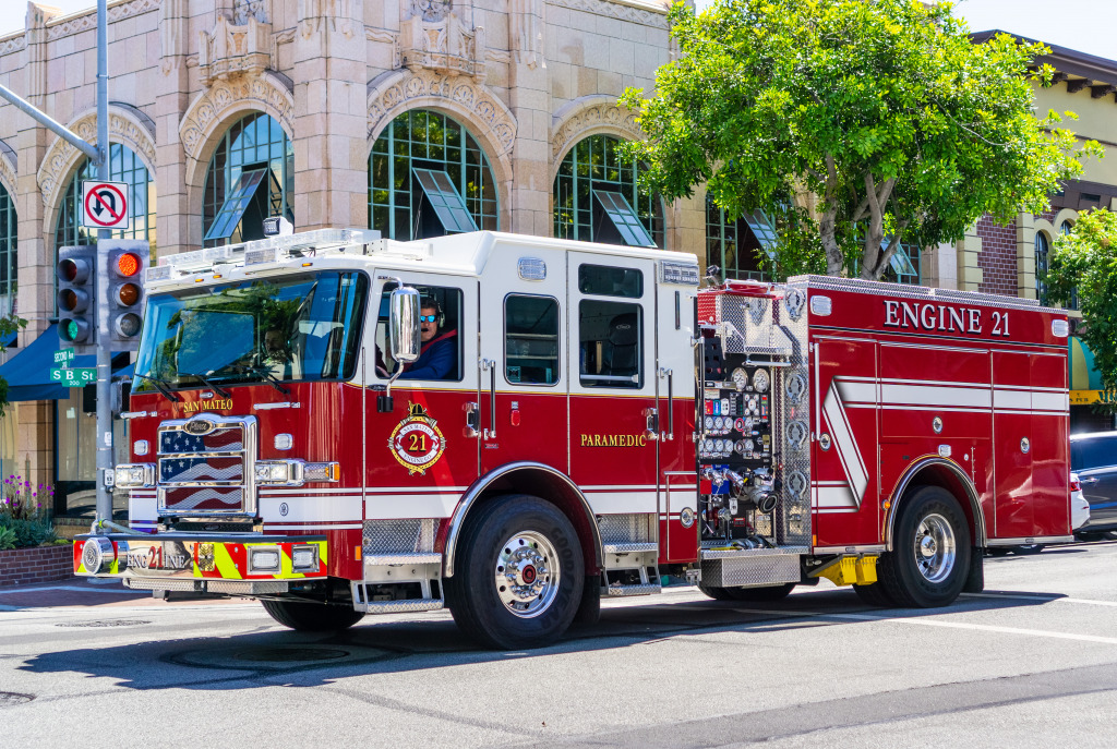 San Mateo Fire Department Engine jigsaw puzzle in Cars & Bikes puzzles on TheJigsawPuzzles.com