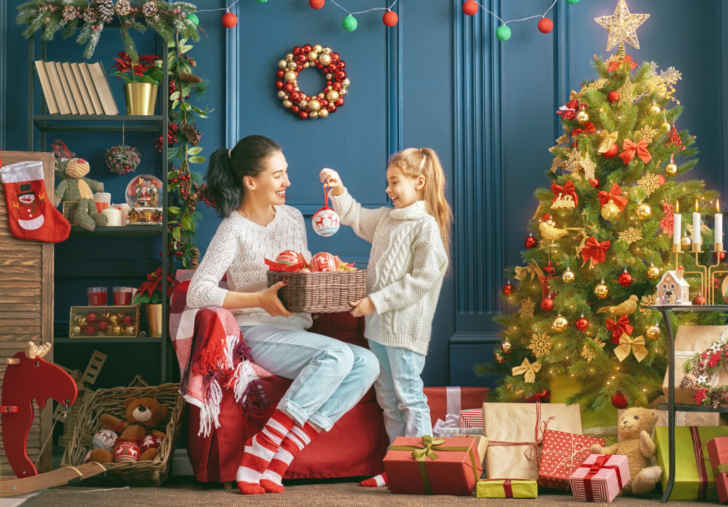 Decorating the Christmas Tree jigsaw puzzle in People puzzles on TheJigsawPuzzles.com