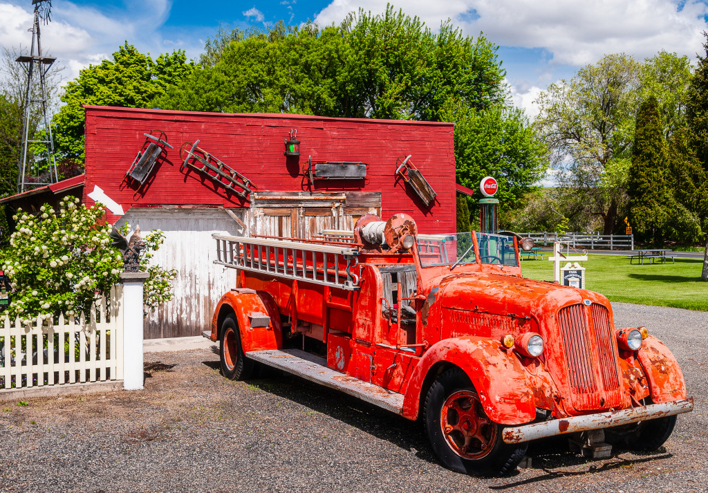 Vintage Fire Truck in Douglas WA jigsaw puzzle in Cars & Bikes puzzles on TheJigsawPuzzles.com