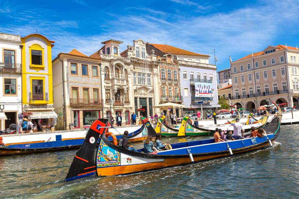 Main City Canal in Aveiro, Portugal jigsaw puzzle in Street View puzzles on TheJigsawPuzzles.com