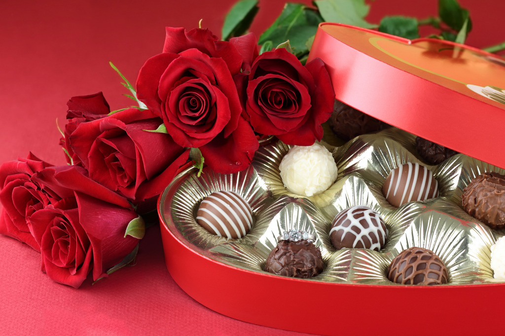 Box of Chocolates and a Diamond Ring jigsaw puzzle in Valentine's Day puzzles on TheJigsawPuzzles.com