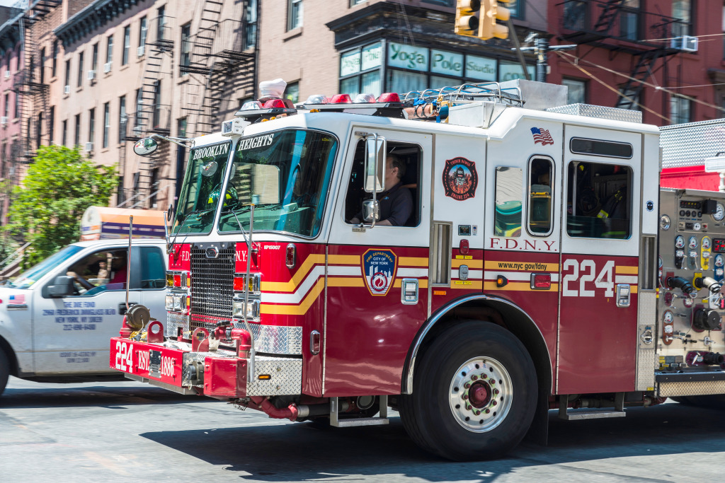 Fire Truck in New York City jigsaw puzzle in Cars & Bikes puzzles on TheJigsawPuzzles.com