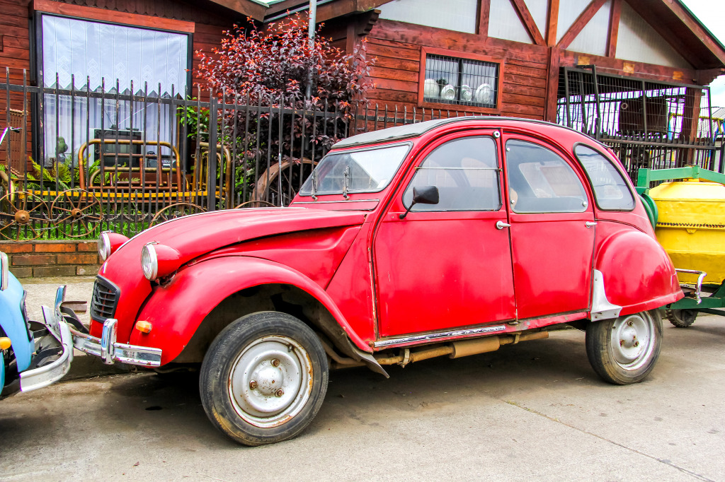 Citroen 2CV in Temuco, Chile jigsaw puzzle in Cars & Bikes puzzles on TheJigsawPuzzles.com