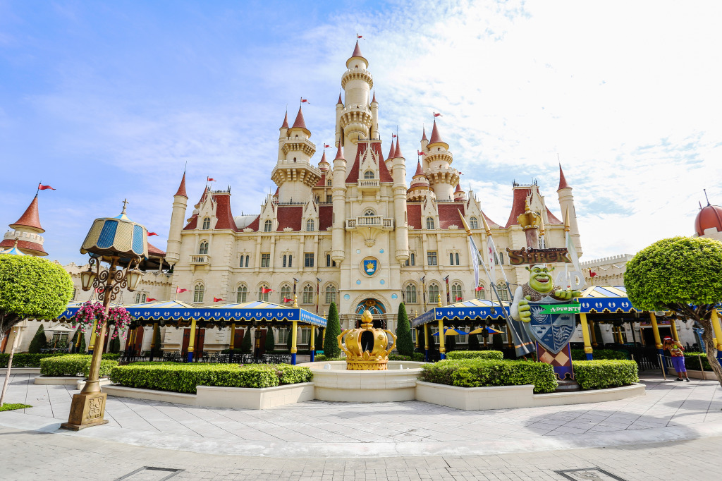 Universal Studios Singapore jigsaw puzzle in Castles puzzles on TheJigsawPuzzles.com