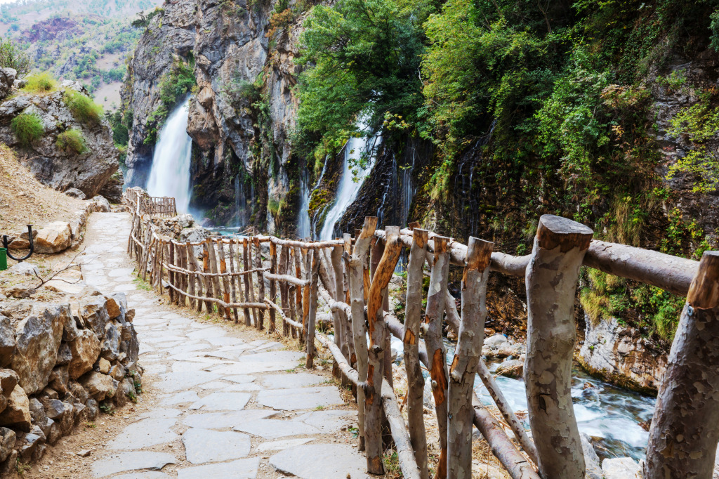 Kapuzbasi Waterfall, Kayseri Province, Turkey jigsaw puzzle in Waterfalls puzzles on TheJigsawPuzzles.com