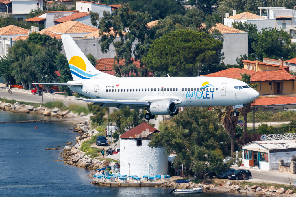 Skiathos Airport in Greece jigsaw puzzle in Aviation puzzles on TheJigsawPuzzles.com