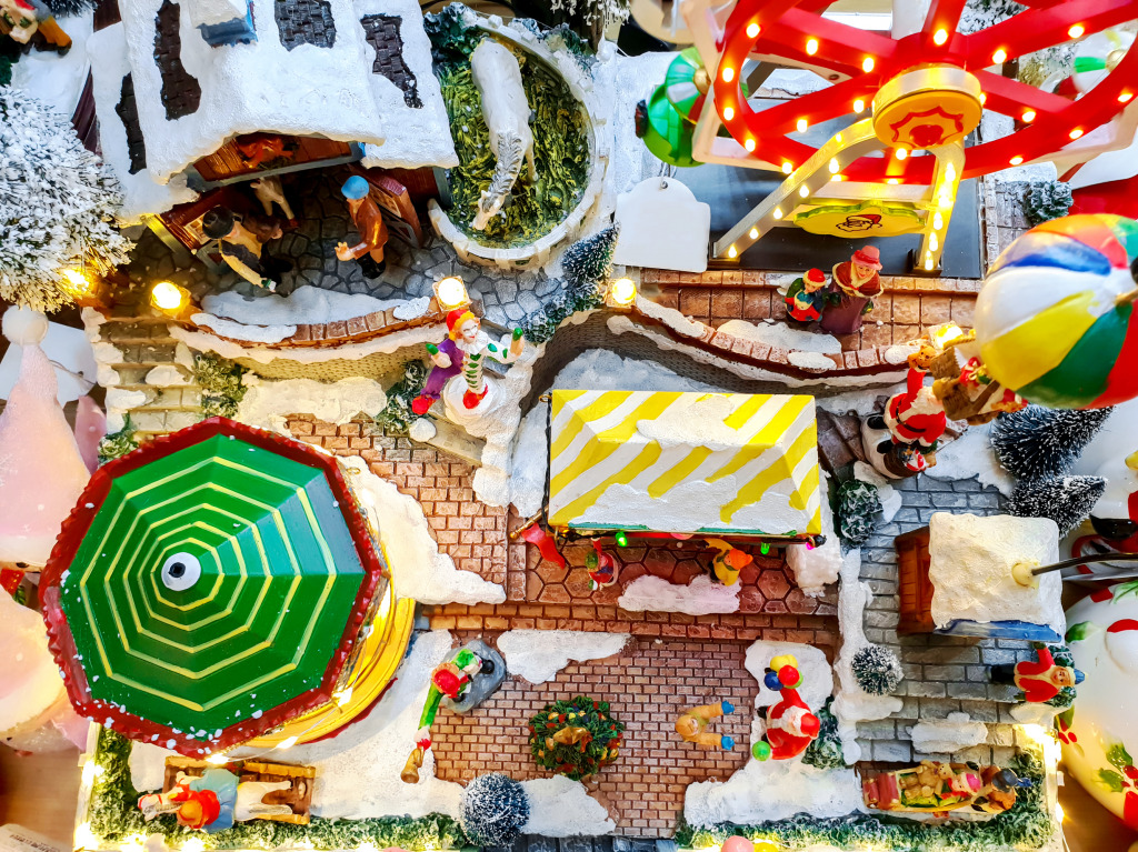 Christmas Miniature Models jigsaw puzzle in Macro puzzles on TheJigsawPuzzles.com