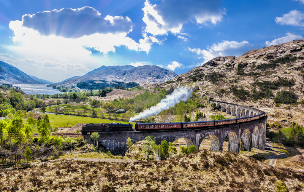 Glenfinnan Railway Viaduct in Scotland jigsaw puzzle in Bridges puzzles on TheJigsawPuzzles.com