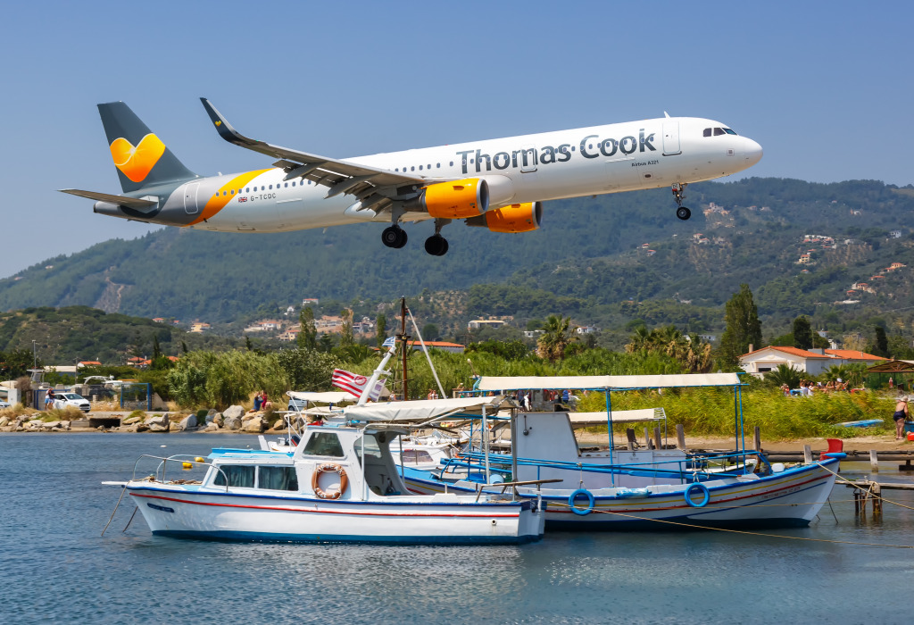 Skiathos Airport, Greece jigsaw puzzle in Aviation puzzles on TheJigsawPuzzles.com