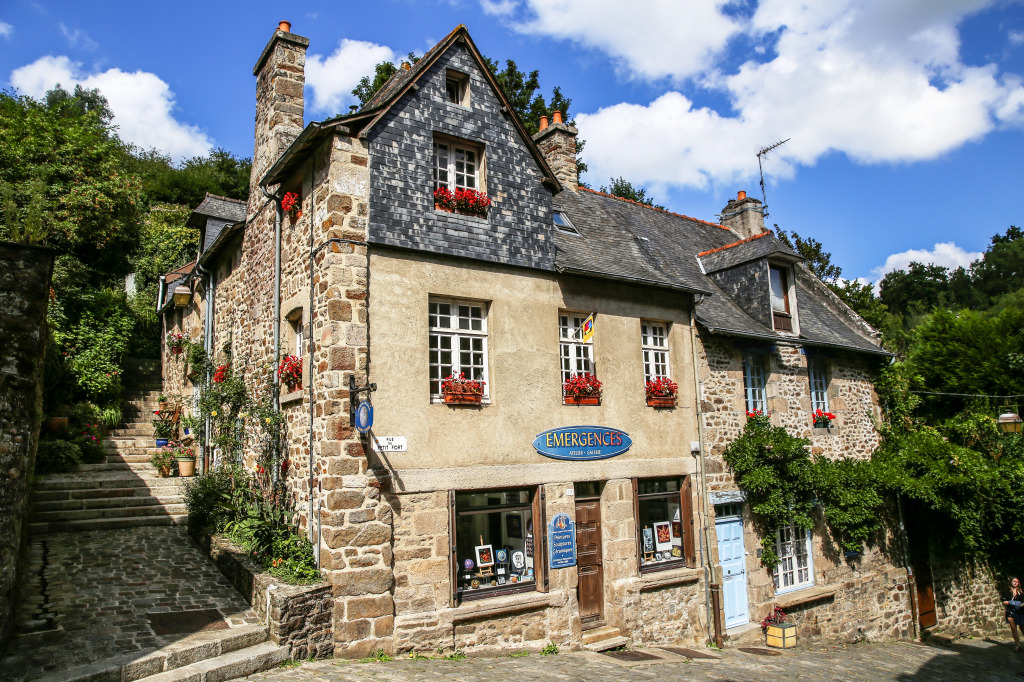 Dinan Old Town, France jigsaw puzzle in Street View puzzles on TheJigsawPuzzles.com